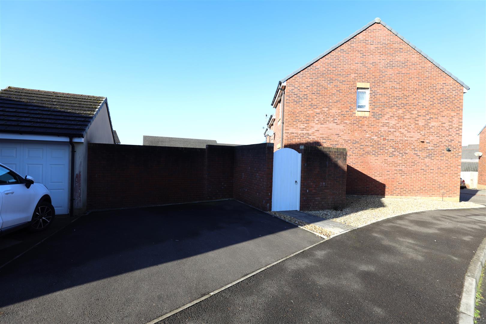 88 Lonydd Glas, Llanharan, Pontyclun, CF72 9FW